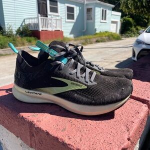 One of a Kind Brooks Levitate Women's Black and Teal Athletic Shoes size 8.5